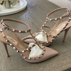 Valentino Garavani
Rockstud Leather Caged Pump